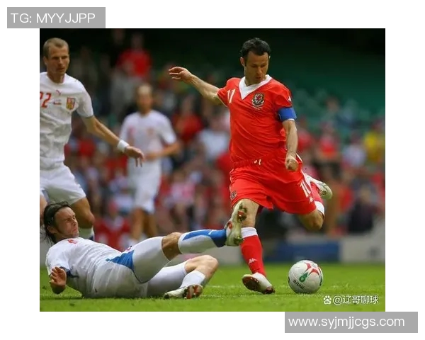 足球明星莱特的辉煌历程与成就揭秘